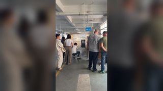 Đèn chùm cầu thang pha lê sang trọng