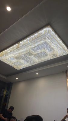 Đèn pha lê tinh khiết hình vuông tùy chỉnh cho phòng khách và gác xép cao