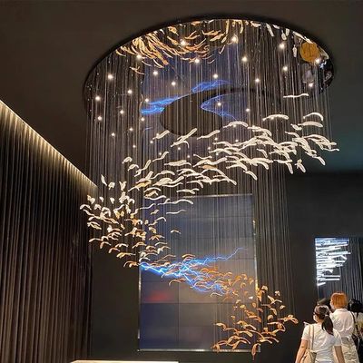 Đèn đèn chùm thiết kế tùy chỉnh Thiết kế Đèn đèn chùm treo thang lớn Trang trí khách sạn Ánh sáng nghệ thuật Murano thủy tinh Lông LED Đèn đèn chùm treo
