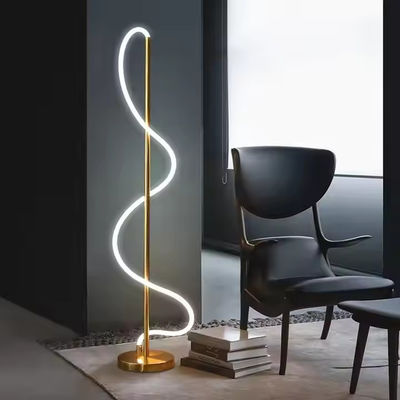 Thiết kế hậu hiện đại Phòng ngủ Phòng khách Phòng triển lãm dọc Studio Art Floor Lamp Đèn sàn tùy chỉnh