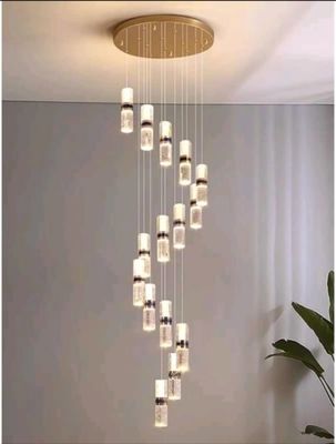 Chiếc đèn chùm tinh thể sang trọng với tính năng cầu thang có thể điều chỉnh chiều cao cho nhà hàng khách sạn hoặc biệt thự nguồn ánh sáng cắm