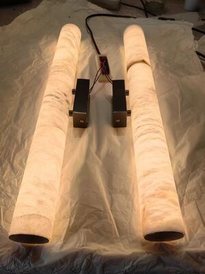 Phòng ngủ hiện đại Bên giường vàng và đen đèn LED tường ánh sáng Tây Ban Nha Alabaster tự nhiên